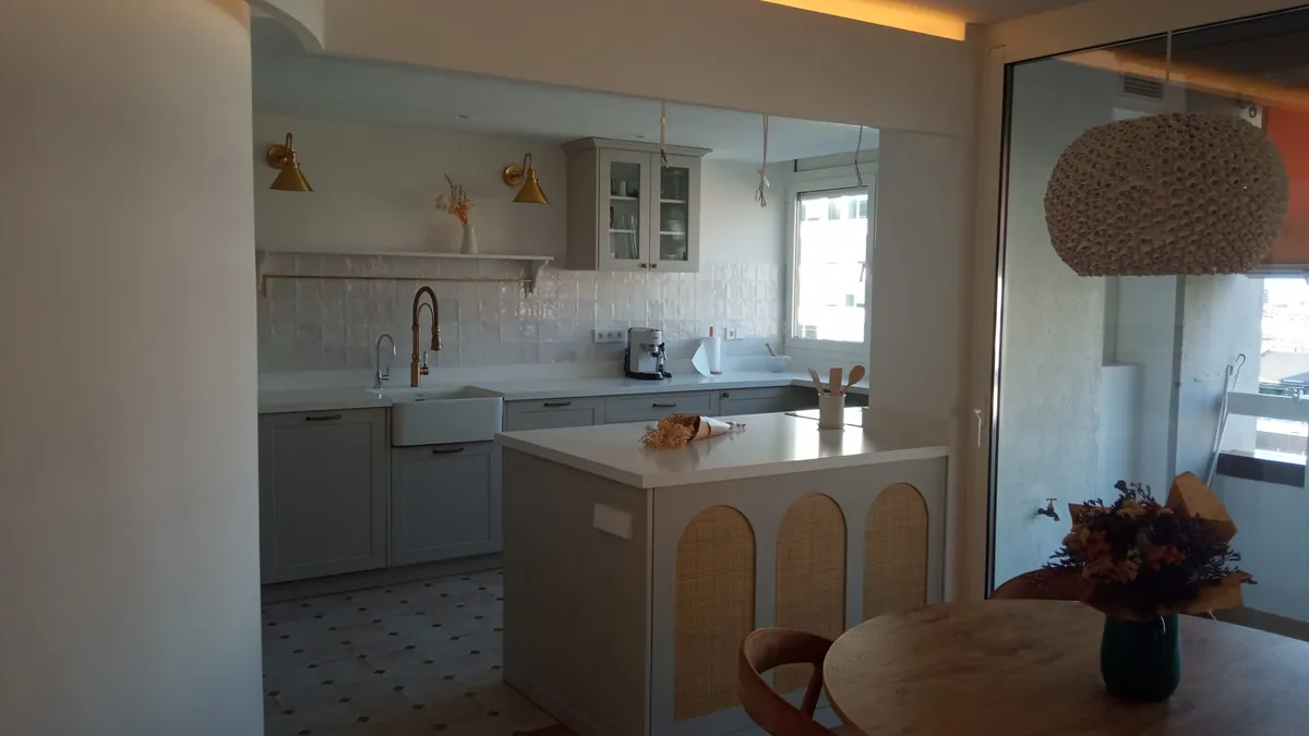 Cocina minimalista en Eixample